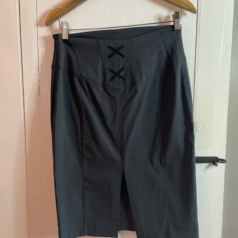 EXPRESS DESIGN STUDIO | Classic Black Grey Pinstripled Pencil Skirt Size 6 NWT